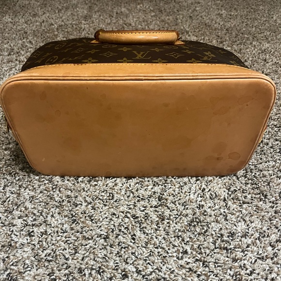 SOLD-Authentic Louis Vuitton Monogram Alma - Picture 2 of 6